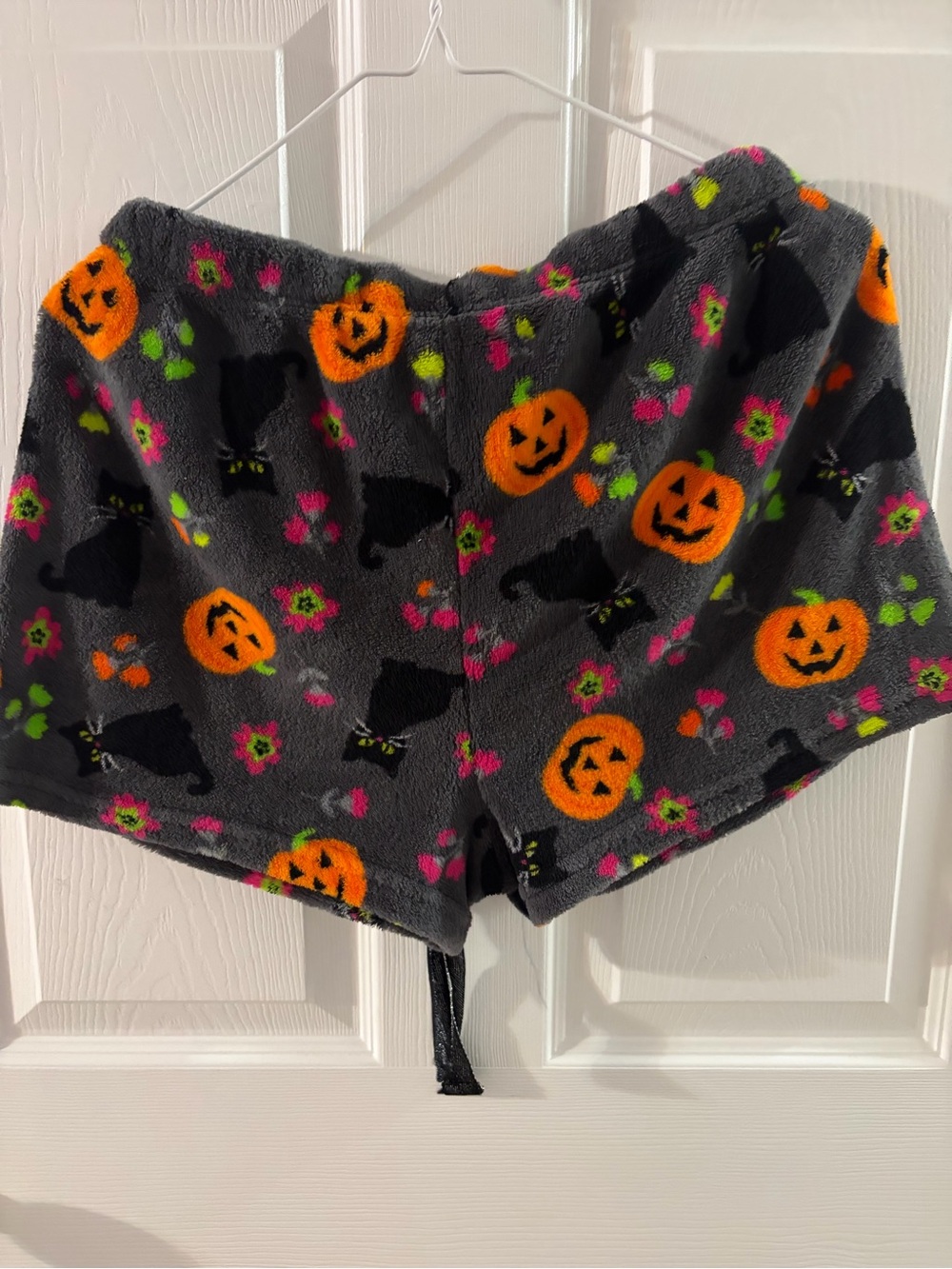 Girls' Halloween Fleece Shorts in Gray with Pumpkin & Cat Print
